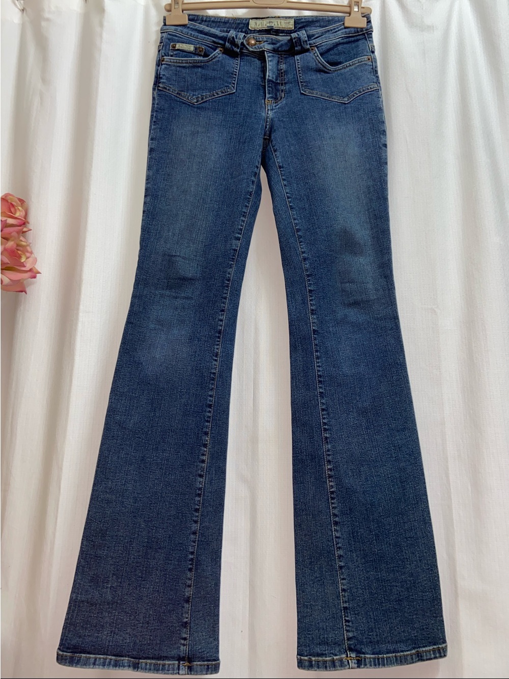 Bella Dahl Vintage Chic Low-Rise Stretch Flare Jeans in Classic Medium Blue